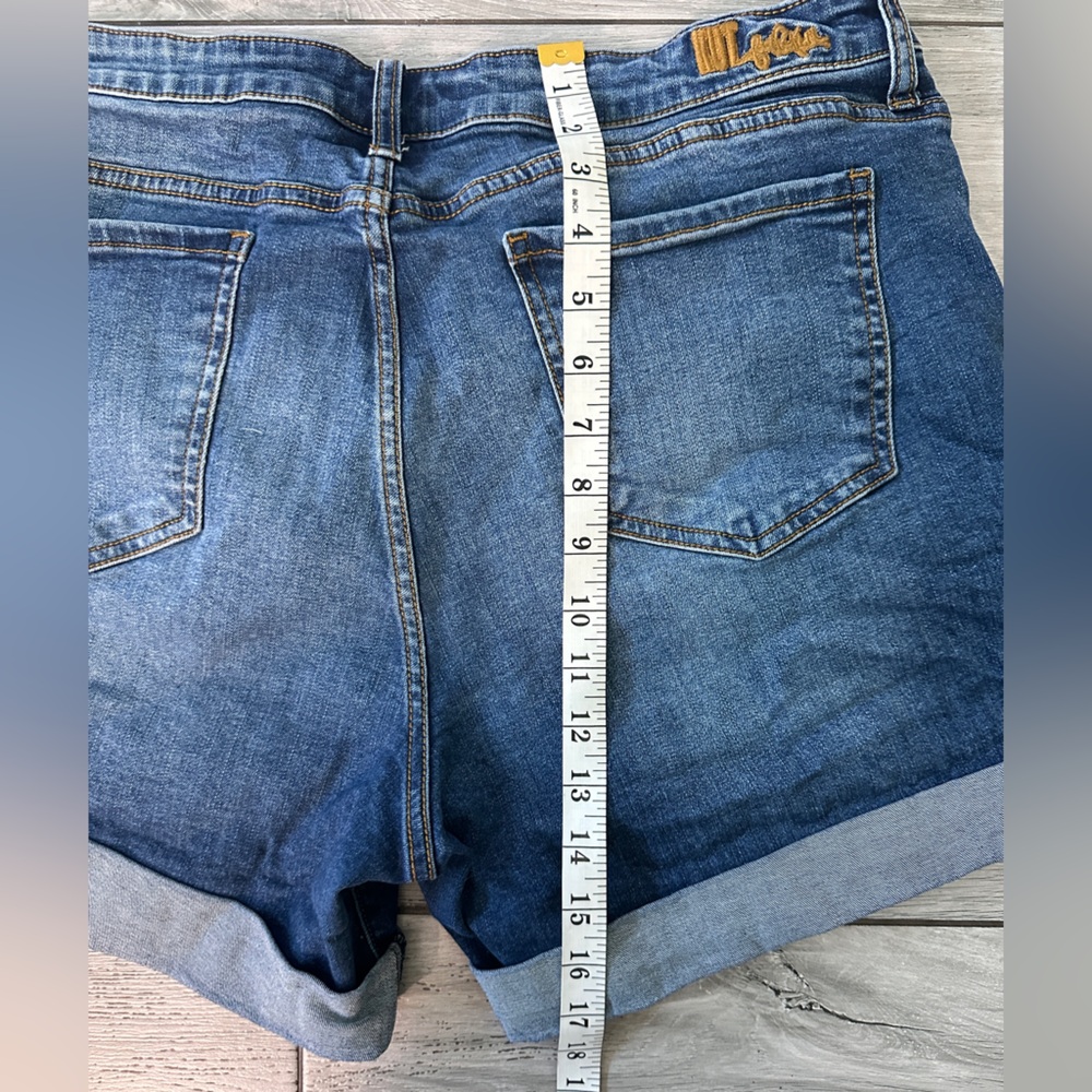 Kut from the Kloth Women’s Classic Denim Katy Boyfriend Jean Shorts size 16 - Picture 6 of 8